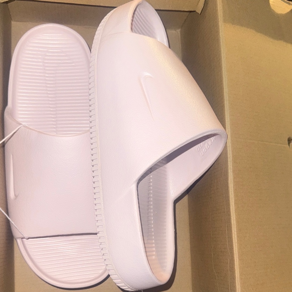 New in box Nike Calm slide Pastel Pink 10 unisex/42